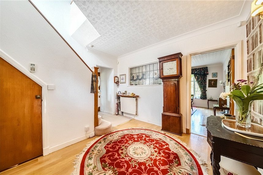 under offer davenham avenue london 33570 - Gibbs Gillespie