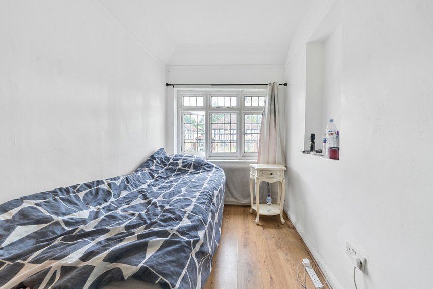 for sale oaklands avenue london 33572 - Gibbs Gillespie