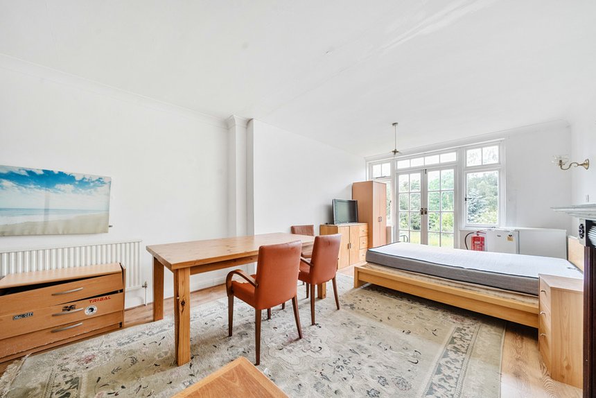 for sale oaklands avenue london 33572 - Gibbs Gillespie