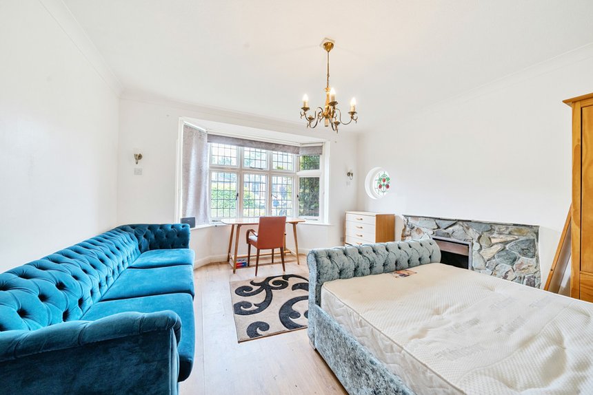 for sale oaklands avenue london 33572 - Gibbs Gillespie