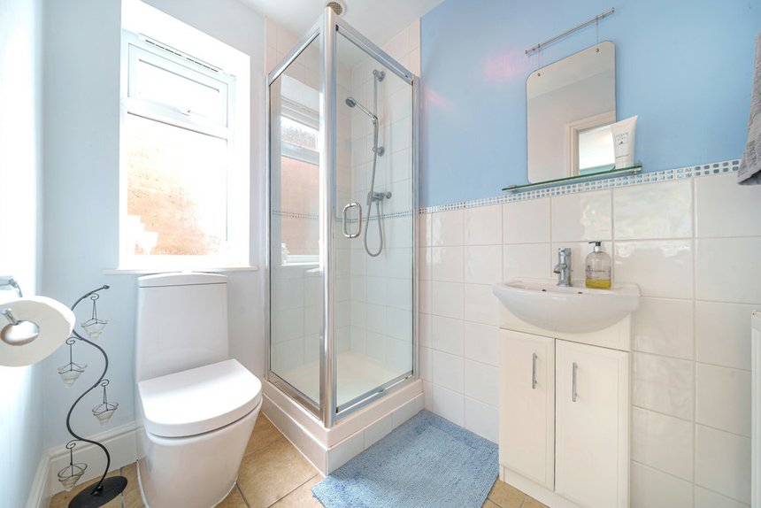 under offer whiteheath avenue london 33576 - Gibbs Gillespie