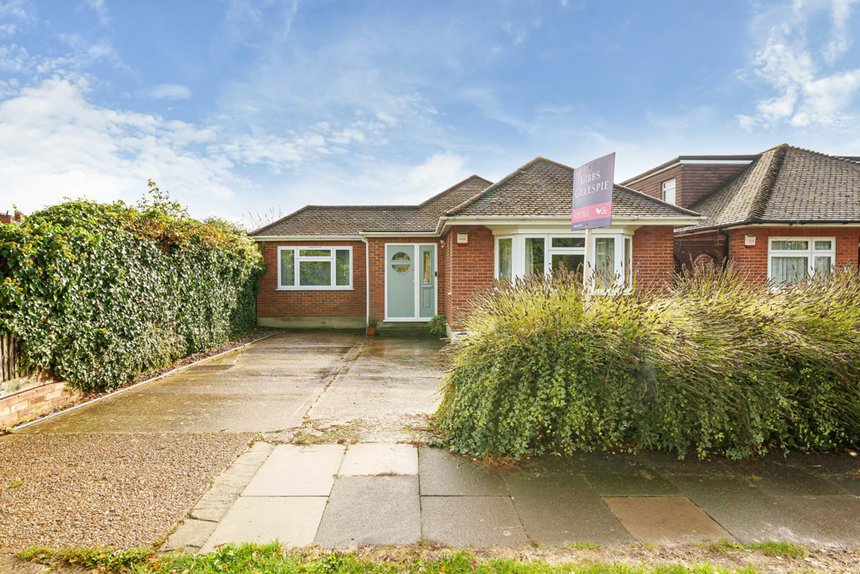 under offer whiteheath avenue london 33576 - Gibbs Gillespie