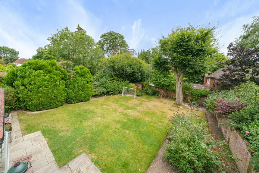 under offer dukes wood avenue london 33577 - Gibbs Gillespie