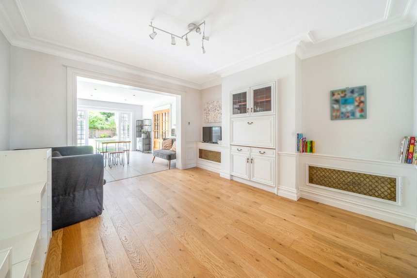 under offer dukes wood avenue london 33577 - Gibbs Gillespie