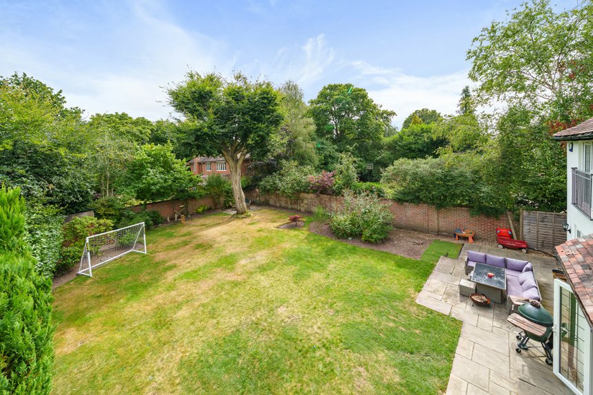 under offer dukes wood avenue london 33577 - Gibbs Gillespie