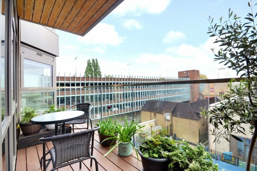 for sale longfield avenue london 33580 - Gibbs Gillespie