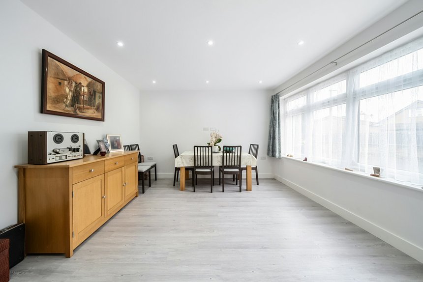 for sale lowson grove london 33585 - Gibbs Gillespie