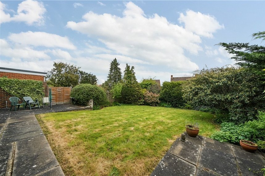 under offer albury drive london 33590 - Gibbs Gillespie