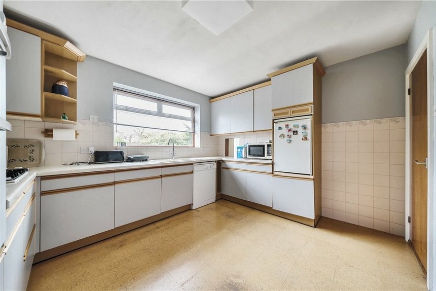 under offer albury drive london 33590 - Gibbs Gillespie