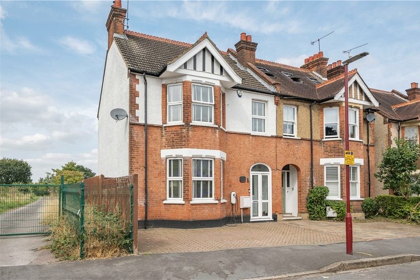 for sale oxhey avenue london 33603 - Gibbs Gillespie