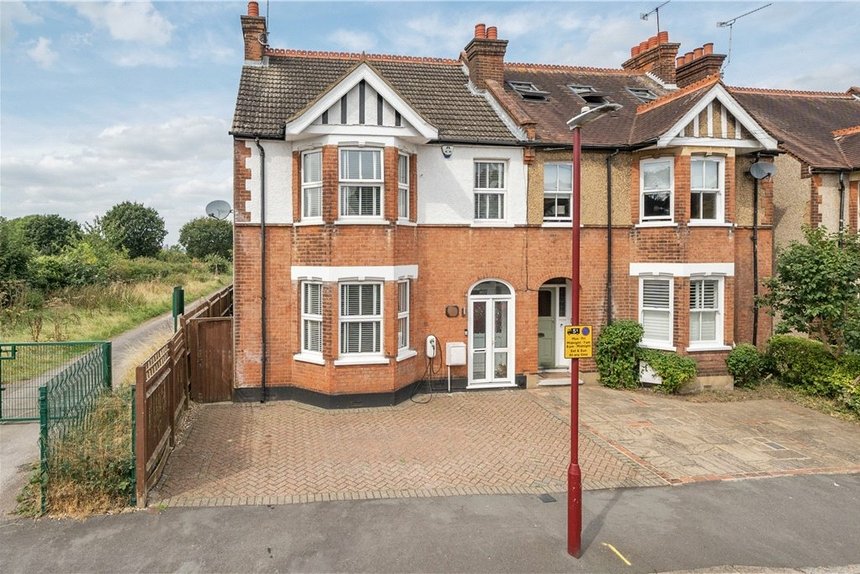 for sale oxhey avenue london 33603 - Gibbs Gillespie