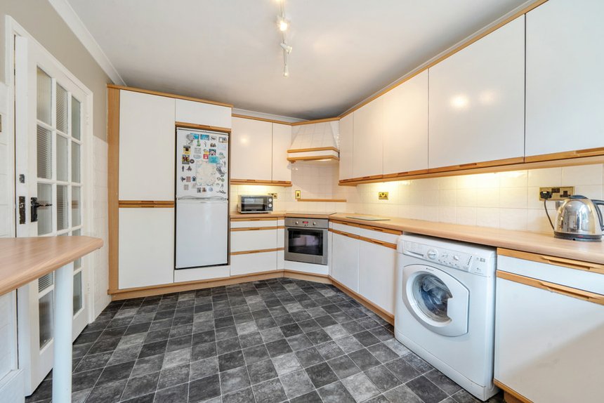 under offer cervantes court london 33608 - Gibbs Gillespie