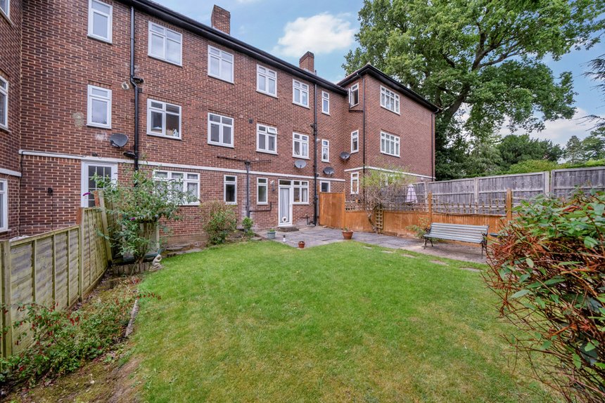 under offer cervantes court london 33608 - Gibbs Gillespie