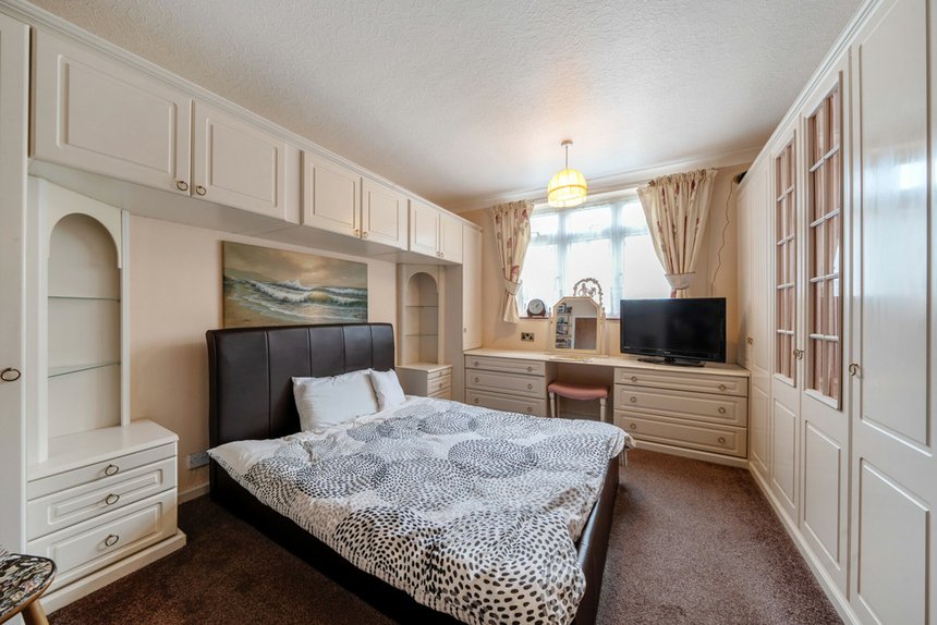 under offer cervantes court london 33608 - Gibbs Gillespie