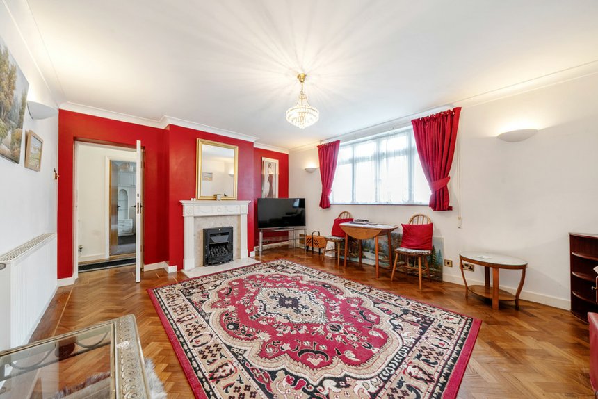 under offer cervantes court london 33608 - Gibbs Gillespie