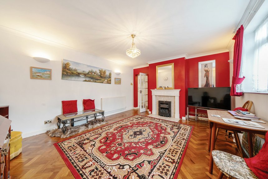 under offer cervantes court london 33608 - Gibbs Gillespie