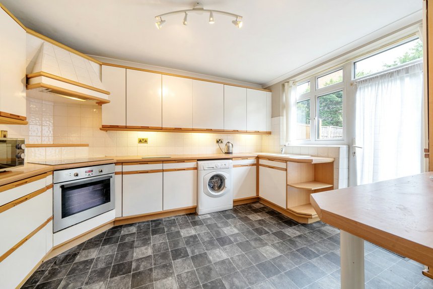 under offer cervantes court london 33608 - Gibbs Gillespie