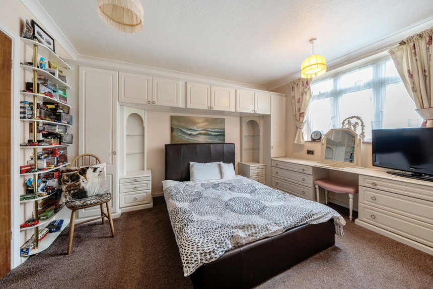 under offer cervantes court london 33608 - Gibbs Gillespie