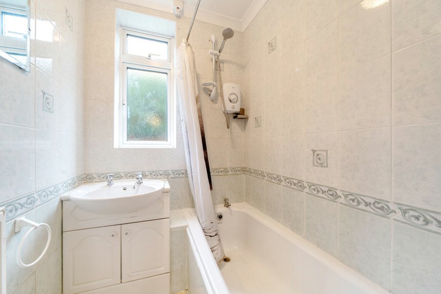 under offer cervantes court london 33608 - Gibbs Gillespie