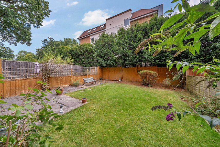 under offer cervantes court london 33608 - Gibbs Gillespie