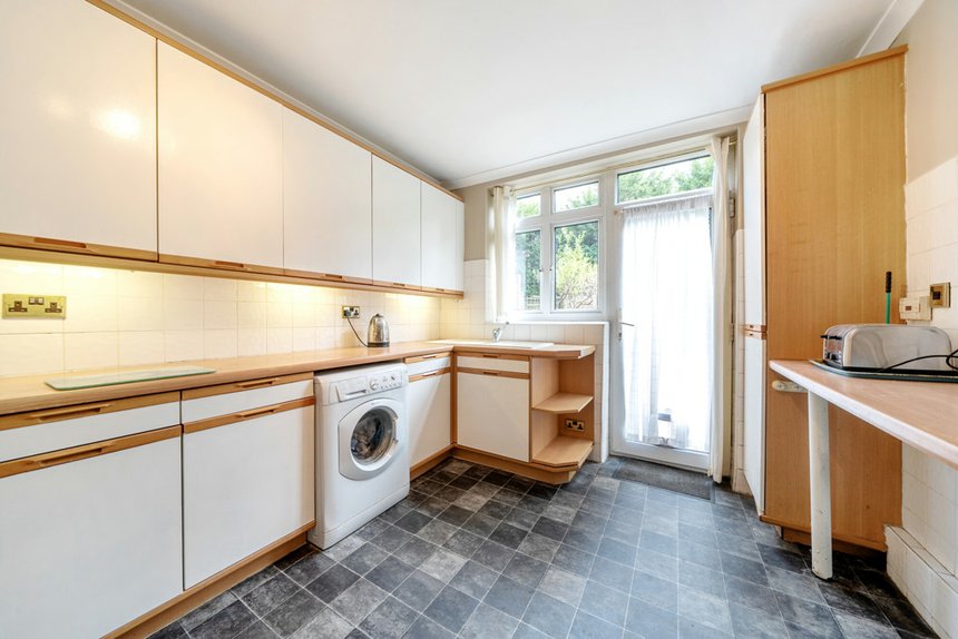 under offer cervantes court london 33608 - Gibbs Gillespie