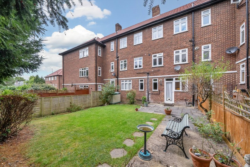 under offer cervantes court london 33608 - Gibbs Gillespie