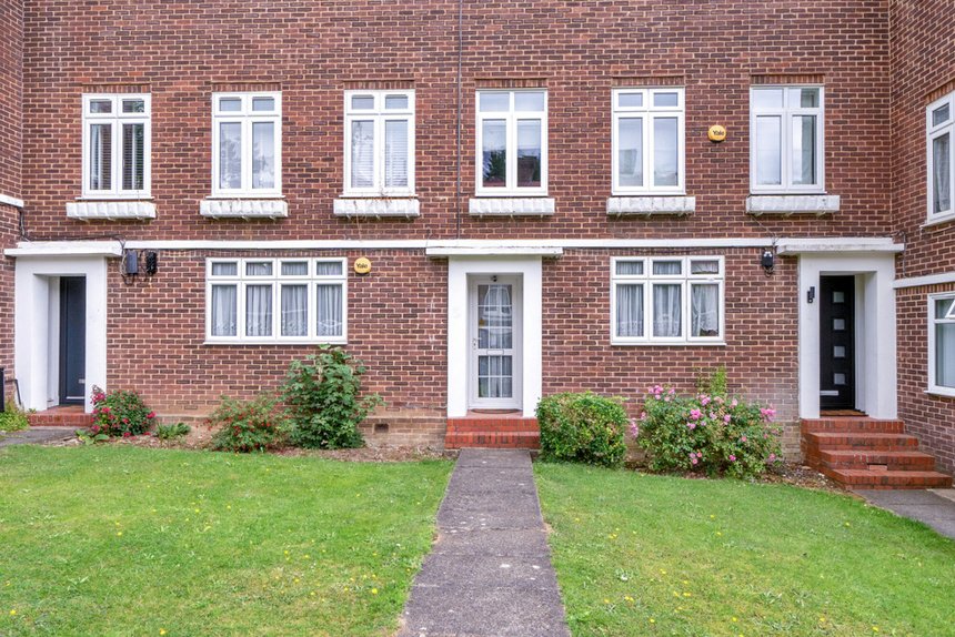 under offer cervantes court london 33608 - Gibbs Gillespie