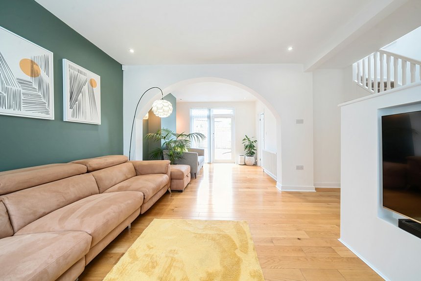 for sale woodville gardens london 33616 - Gibbs Gillespie