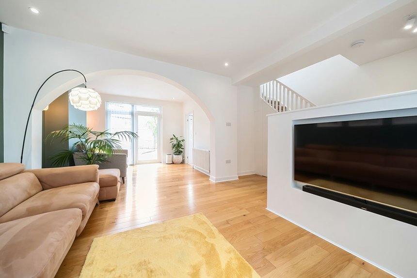 for sale woodville gardens london 33616 - Gibbs Gillespie