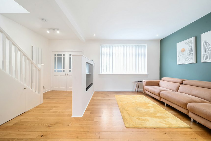 for sale woodville gardens london 33616 - Gibbs Gillespie