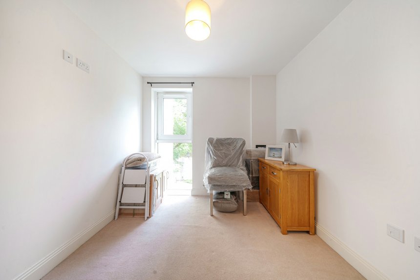 for sale perkins gardens london 33619 - Gibbs Gillespie