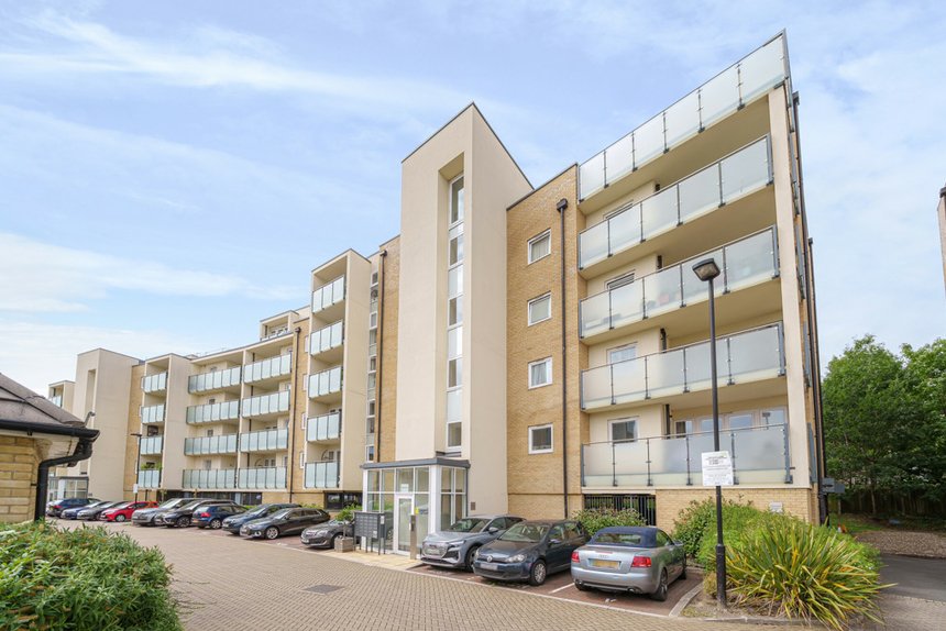 for sale perkins gardens london 33619 - Gibbs Gillespie