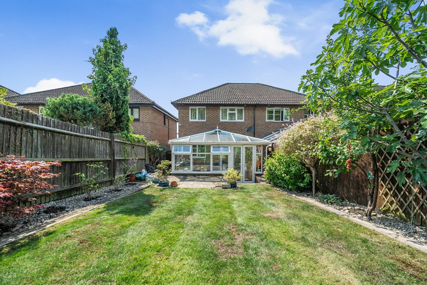 for sale barrington drive london 33621 - Gibbs Gillespie