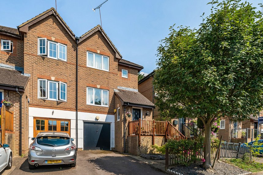 for sale barrington drive london 33621 - Gibbs Gillespie