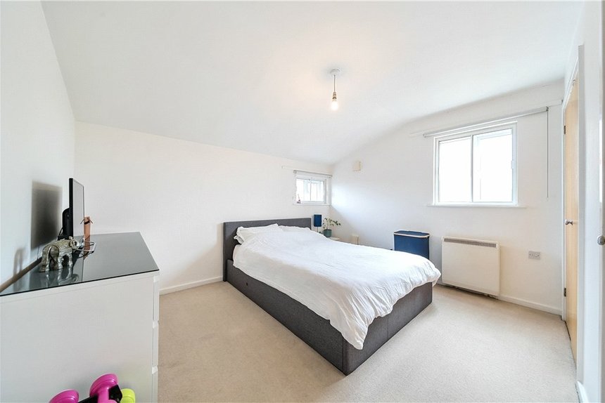 for sale carmichael close london 33622 - Gibbs Gillespie