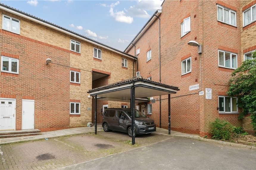 for sale carmichael close london 33622 - Gibbs Gillespie