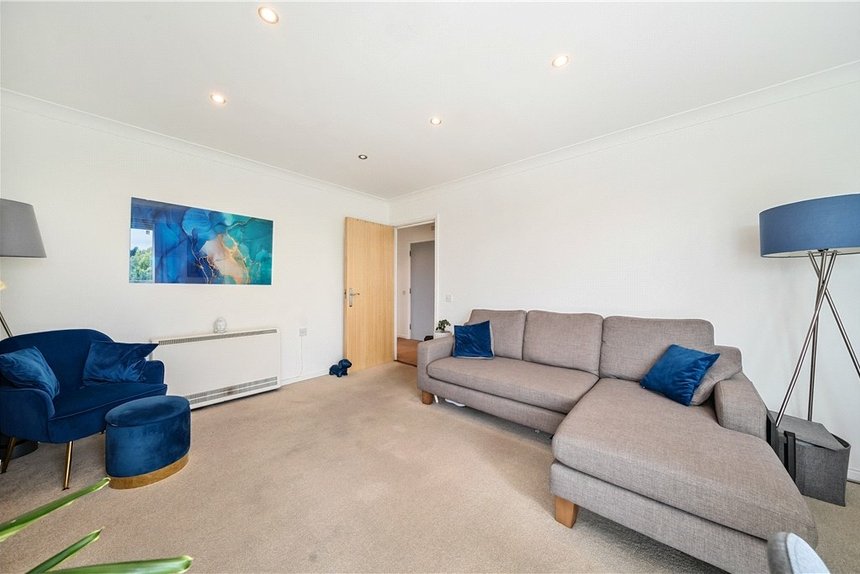 for sale carmichael close london 33622 - Gibbs Gillespie