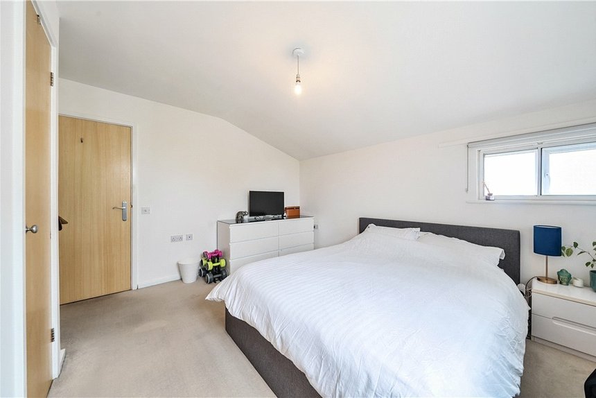 for sale carmichael close london 33622 - Gibbs Gillespie