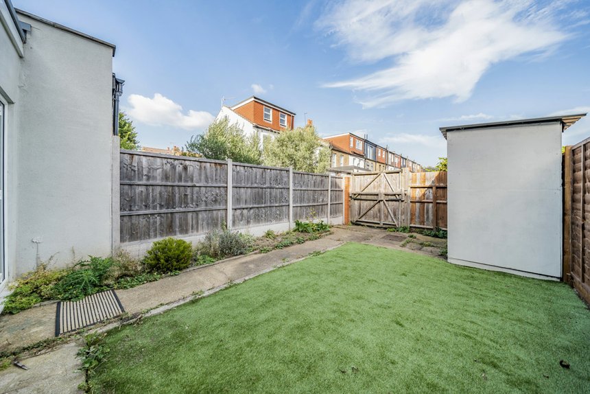 under offer westfield road london 33694 - Gibbs Gillespie