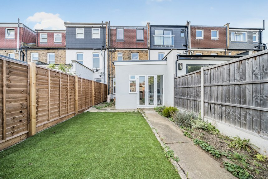 under offer westfield road london 33694 - Gibbs Gillespie