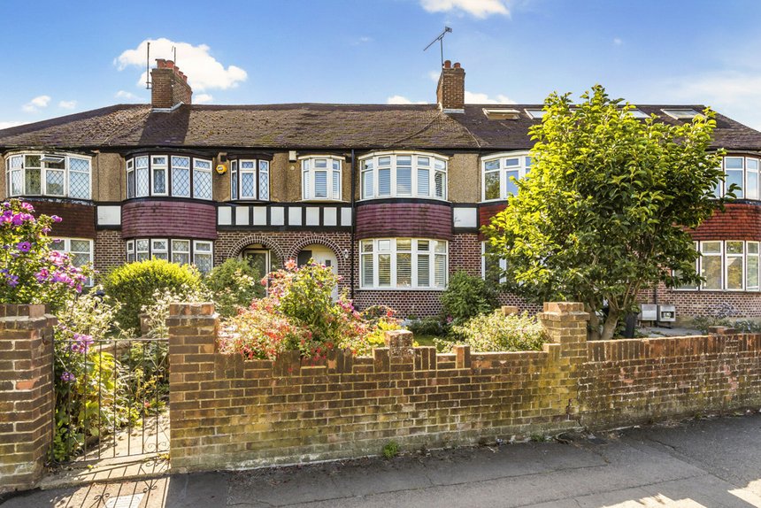 for sale wood end lane london 33710 - Gibbs Gillespie