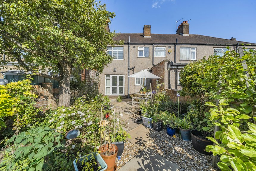 for sale wood end lane london 33710 - Gibbs Gillespie