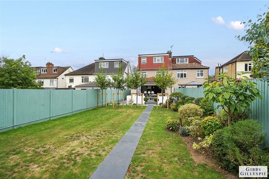 under offer pinner park avenue london 33726 - Gibbs Gillespie