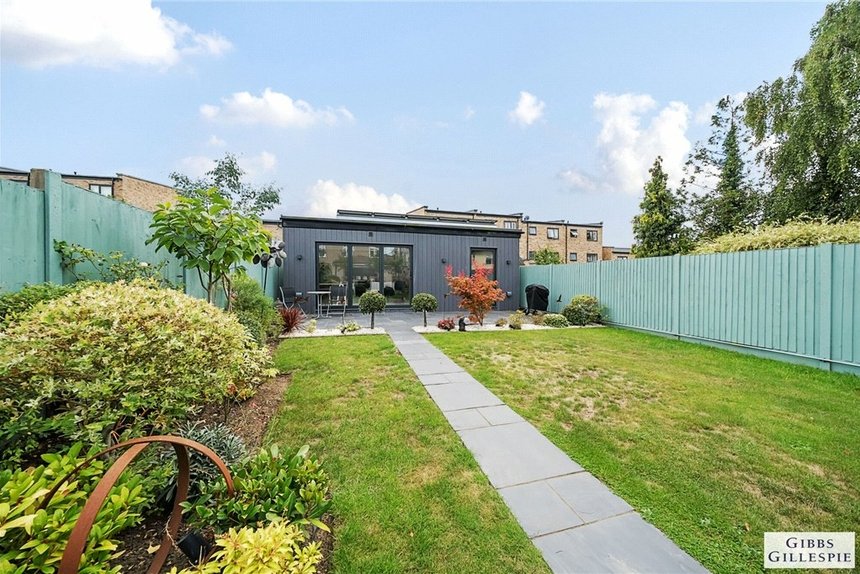 under offer pinner park avenue london 33726 - Gibbs Gillespie