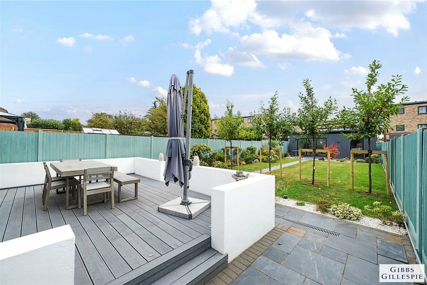 under offer pinner park avenue london 33726 - Gibbs Gillespie