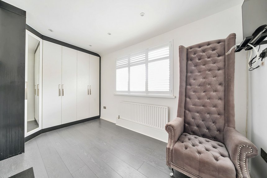 for sale harvey road london 33731 - Gibbs Gillespie