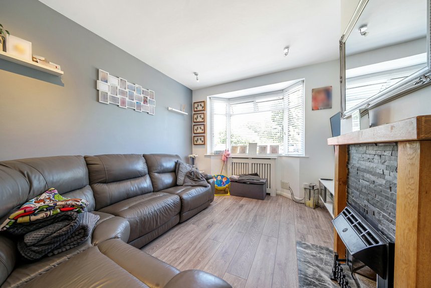 under offer thackeray close london 33754 - Gibbs Gillespie