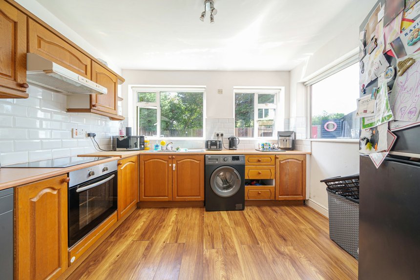 under offer thackeray close london 33754 - Gibbs Gillespie