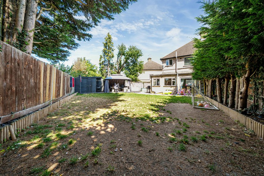 under offer thackeray close london 33754 - Gibbs Gillespie