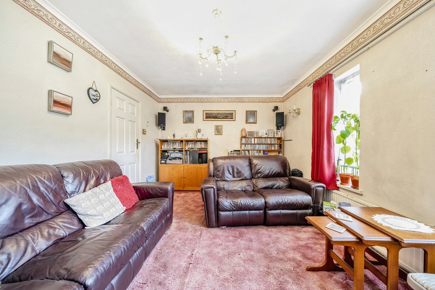 for sale hazeldene gardens london 33758 - Gibbs Gillespie